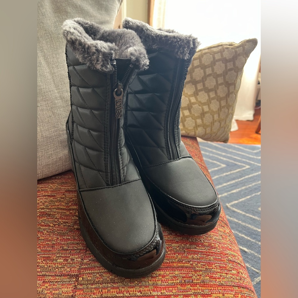 Totes Esther Boots, NWOB, Black Winter Boots, faux fur, size 8